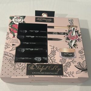 NWT Ed Hardy The Perfect Cat Eye (6) Piece Eyeliner Essential Set.